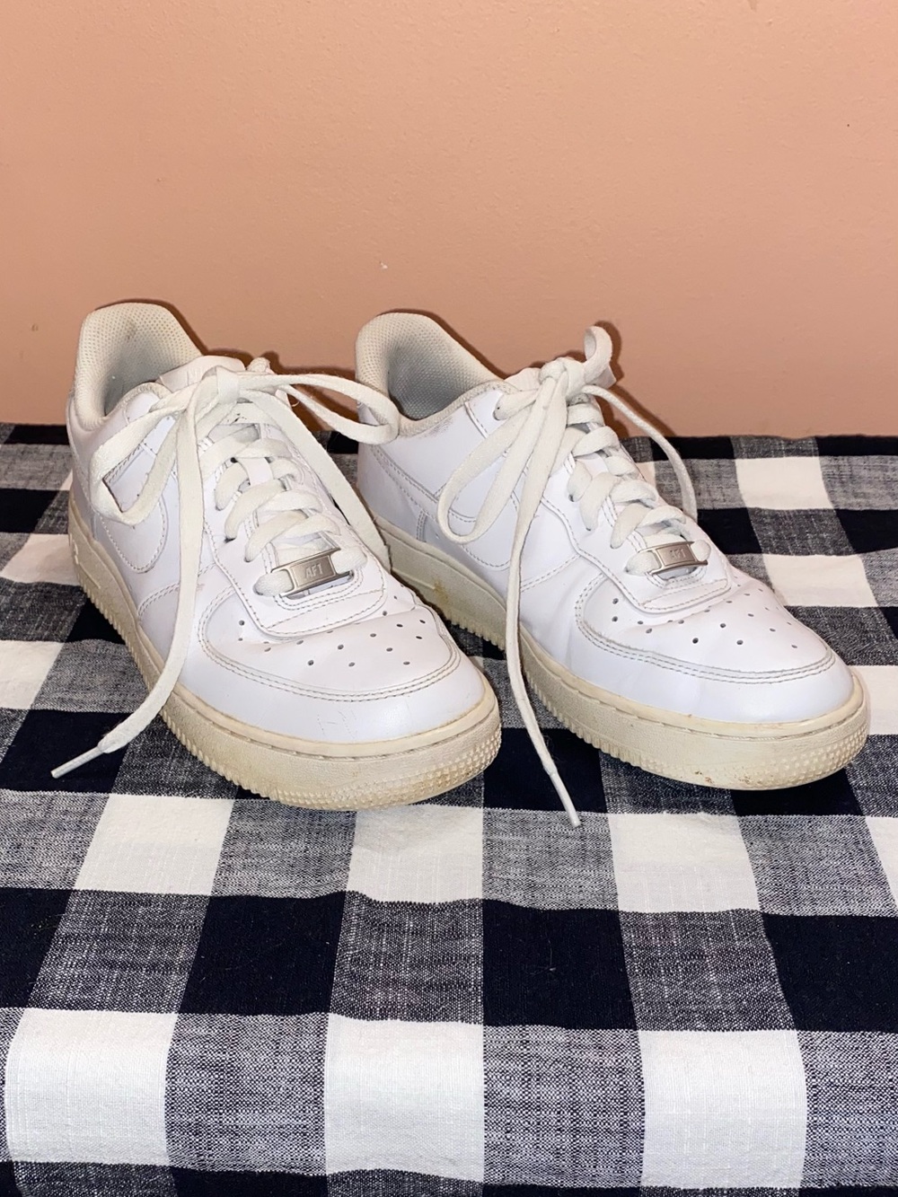 NIKE AIR FORCE ONE Low Basketball Athletic Shoes Triple White Colorway SZ 8